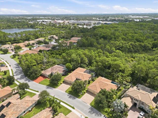 71-web-or-mls-2553_NW_Crystal_Lake_Dr_Dr