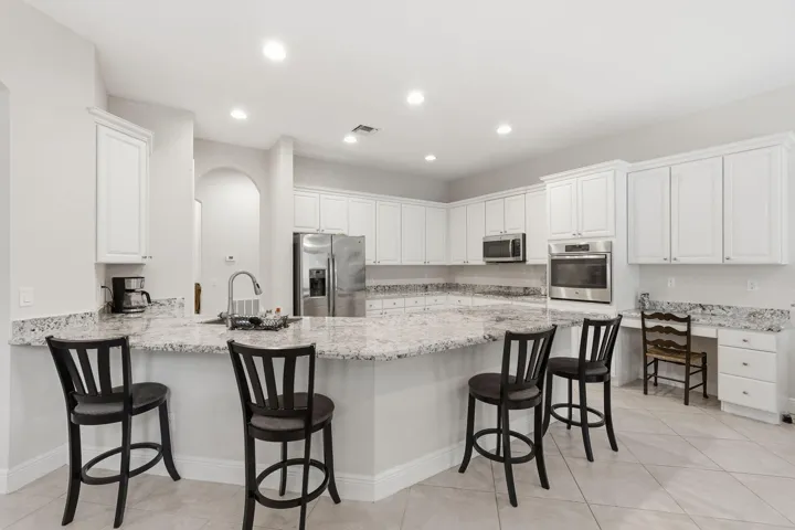 43-web-or-mls-2553_NW_Crystal_Lake_Dr_04
