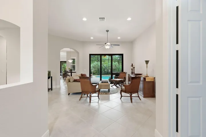 28-web-or-mls-2553_NW_Crystal_Lake_Dr_02
