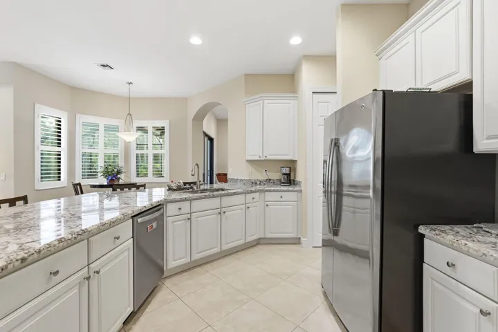 47-web-or-mls-2553_NW_Crystal_Lake_Dr_04