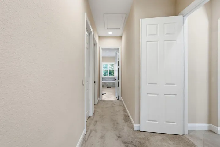8-web-or-mls-2553_NW_Crystal_Lake_Dr_008