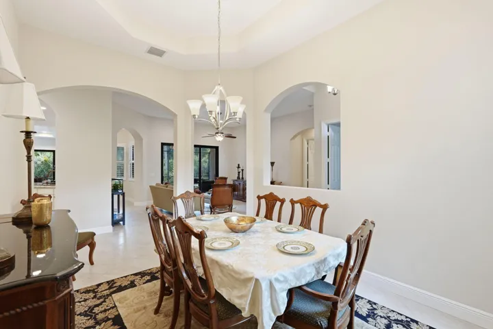 35-web-or-mls-2553_NW_Crystal_Lake_Dr_03