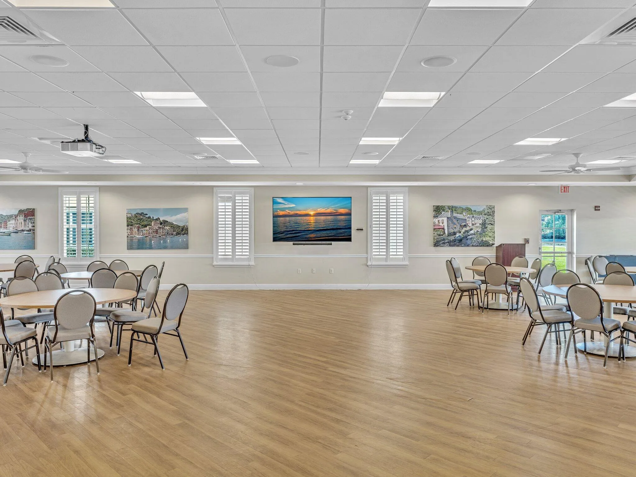 BANQUET ROOM