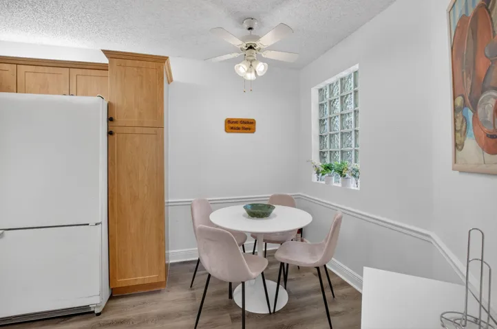 Eat-In Kitchen
