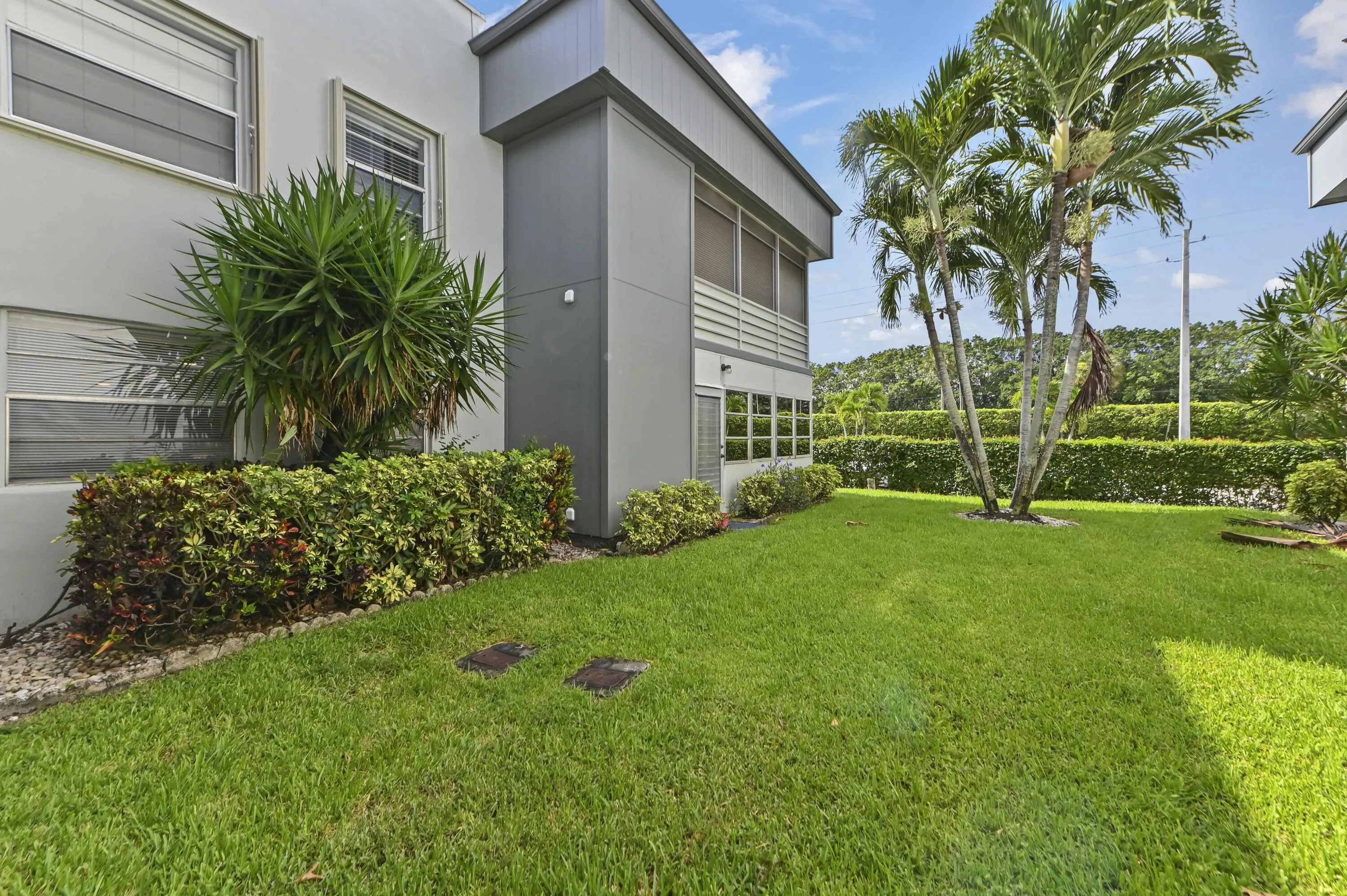 26 Backyard 02