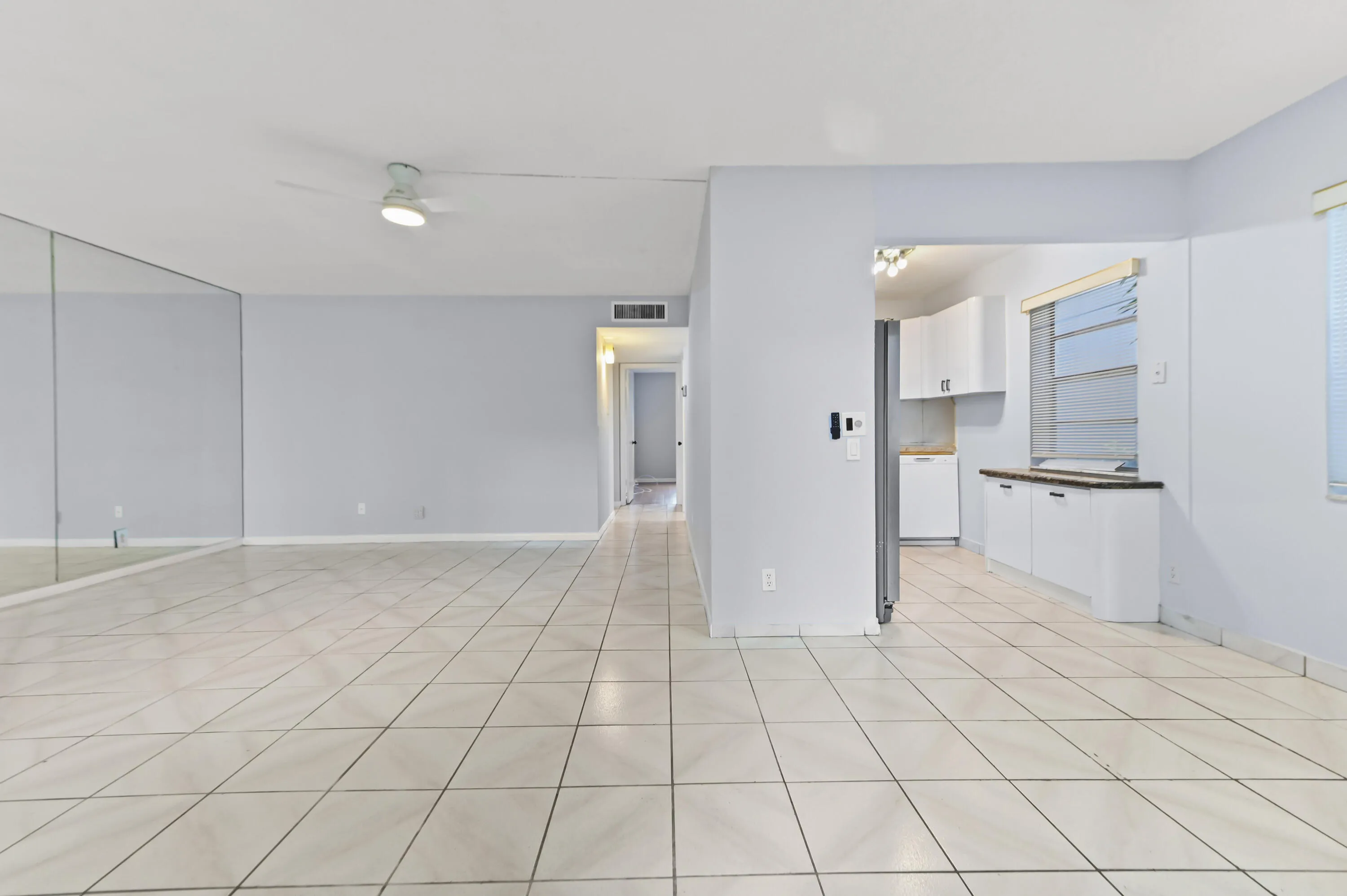 05 Living Room 01