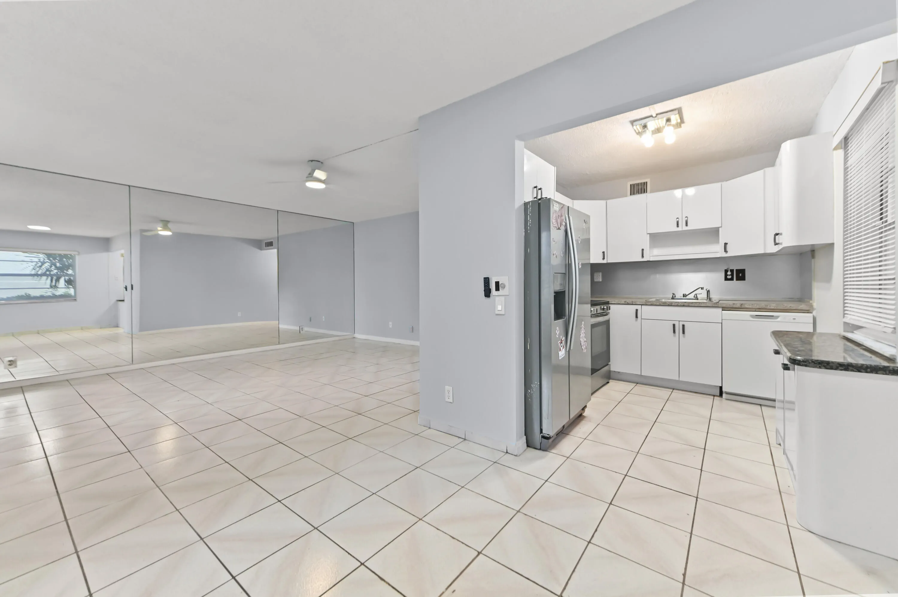 10 Dining Room 02