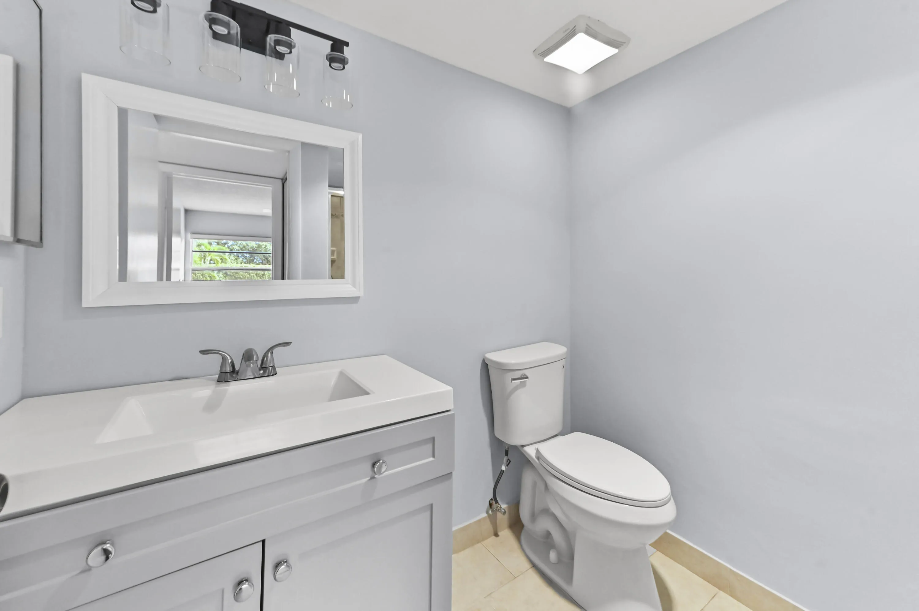 16 Bathroom 01