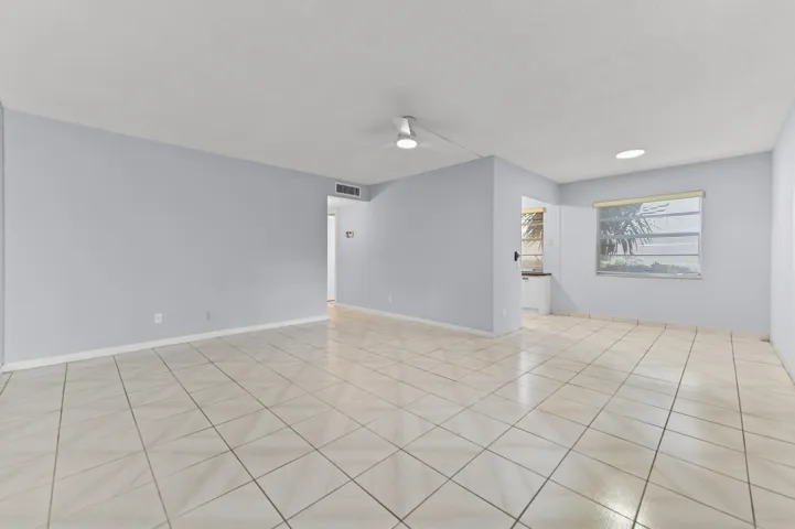 08 Living Room 04