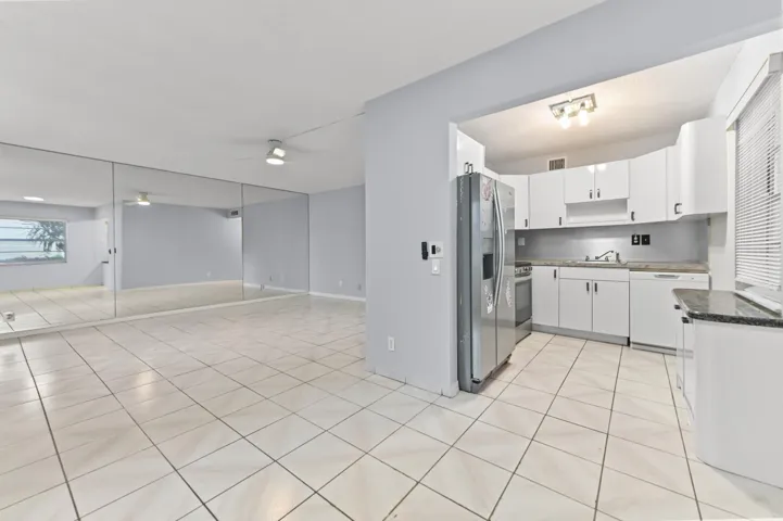 10 Dining Room 02