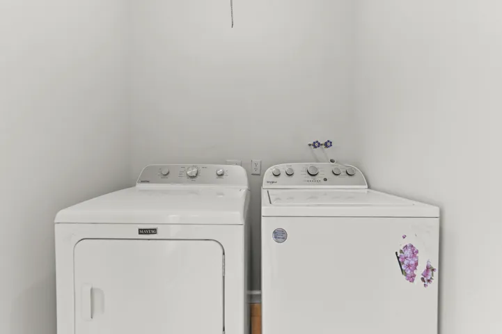 25 Laundry Room 01