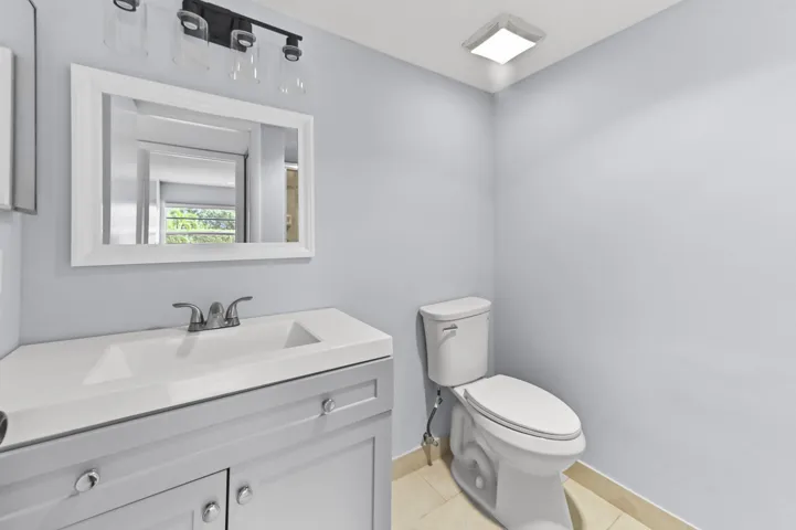 16 Bathroom 01