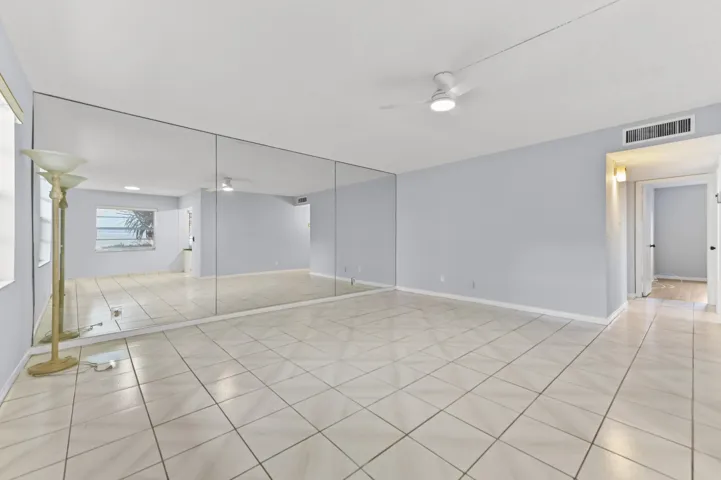 06 Living Room 02
