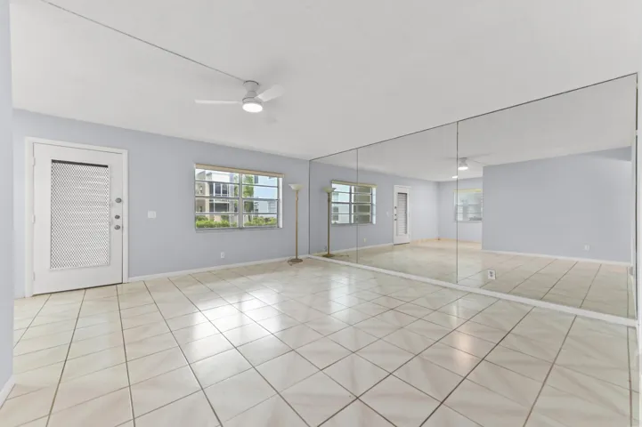 07 Living Room 03