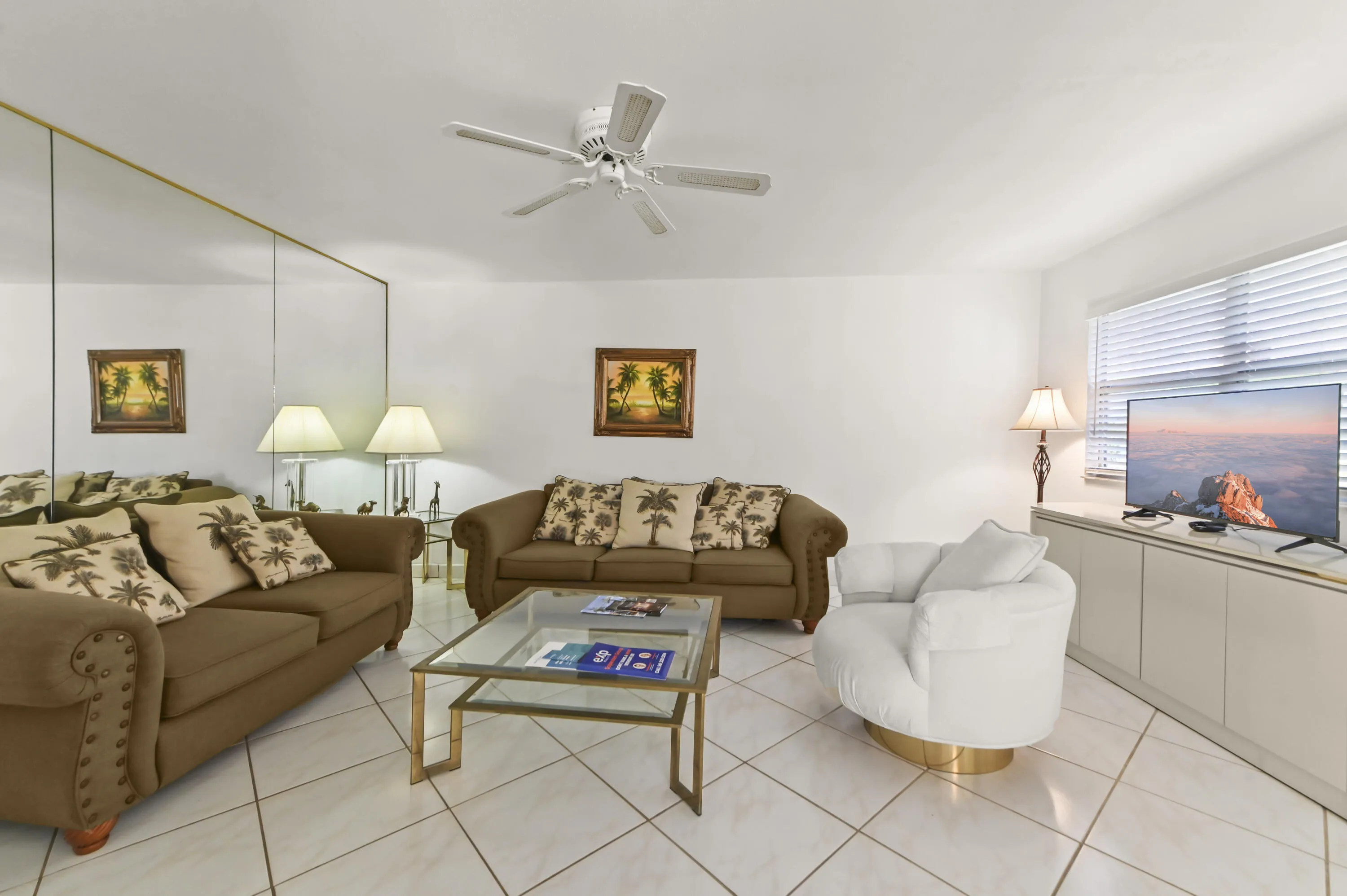 08 Living Room 06