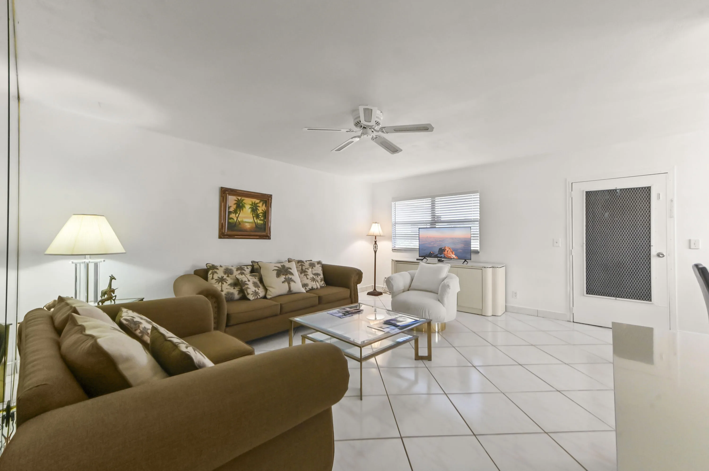 05 Living Room 03