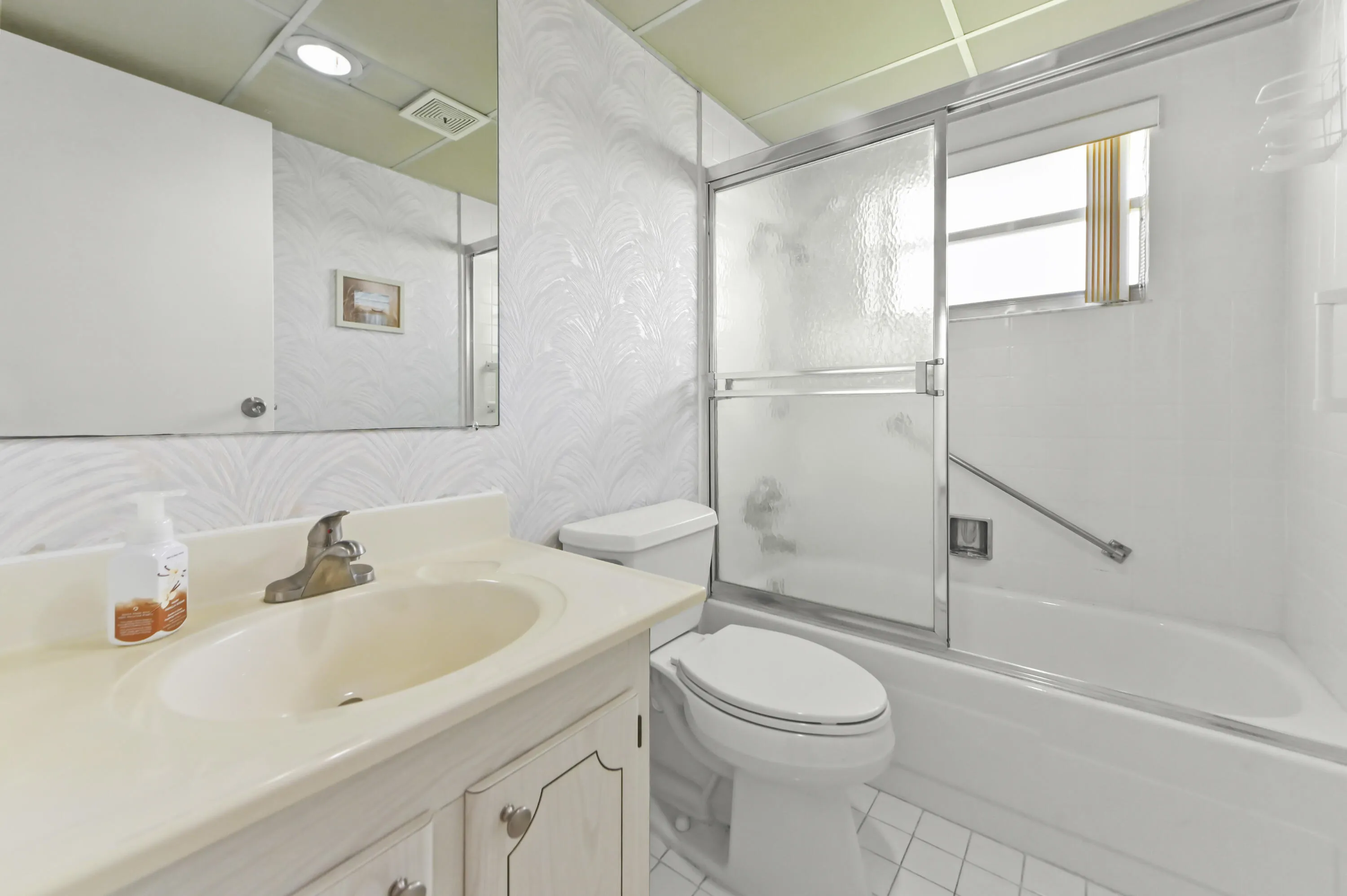 12 Bathroom 01