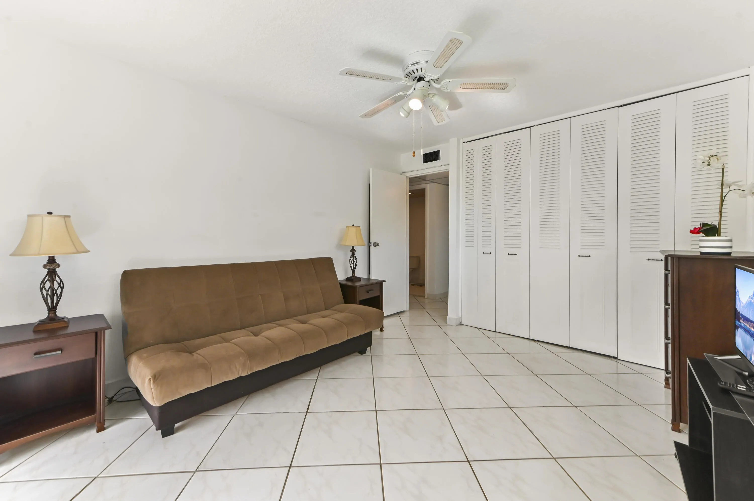 20 Bedroom 02