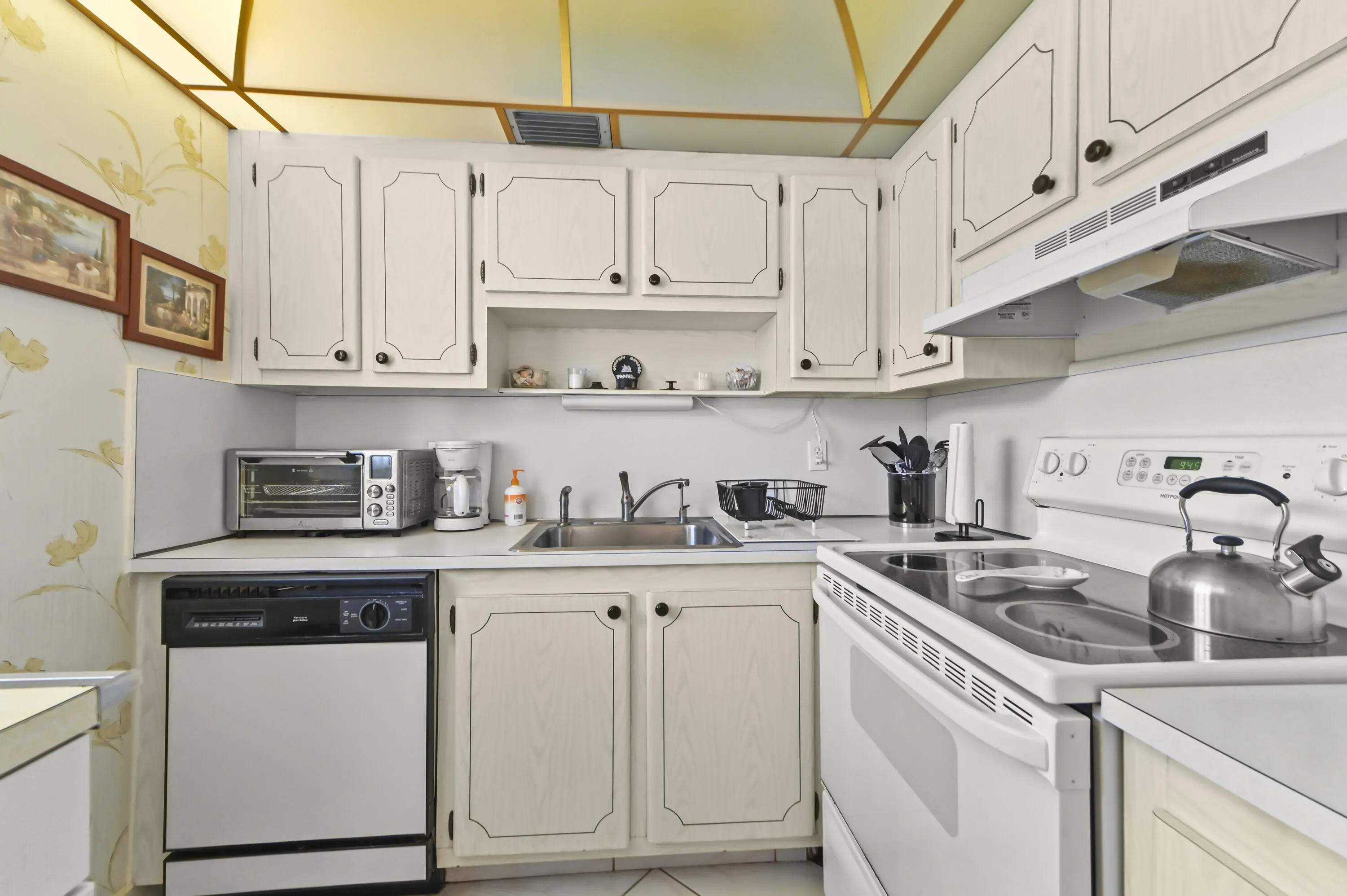 11 Kitchen 02