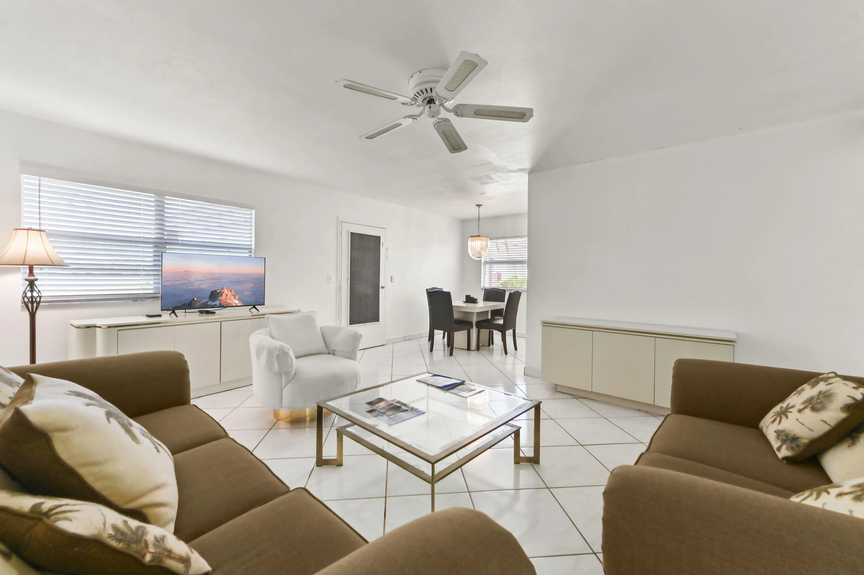 07 Living Room 05