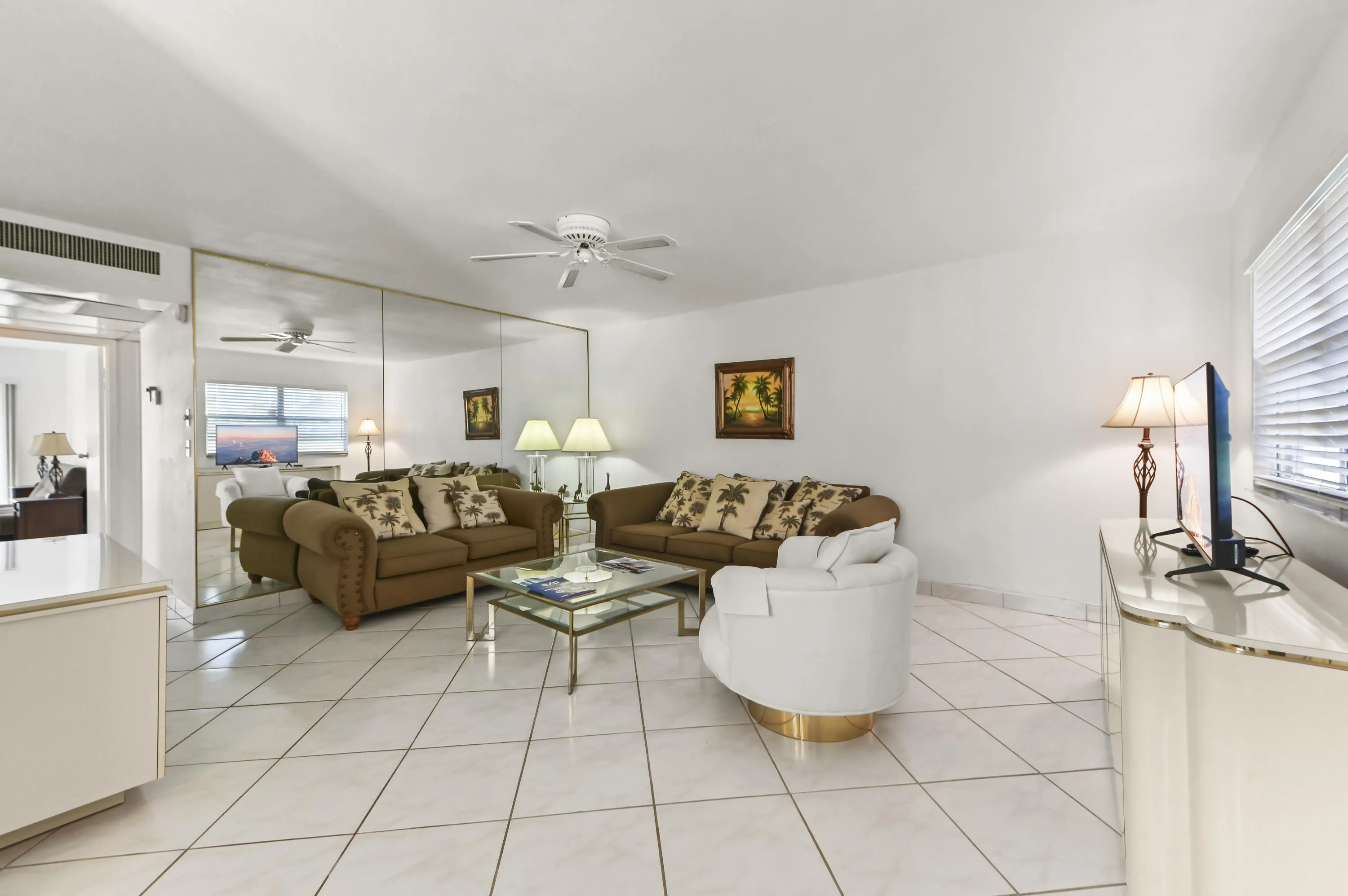 04 Living Room 02