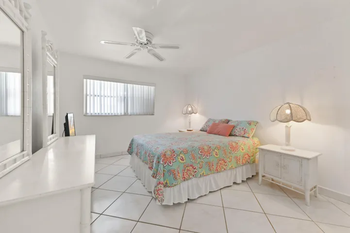 13 Bedroom 01