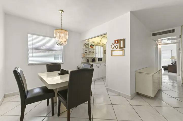 09 Dining Room 01