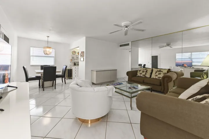 06 Living Room 04
