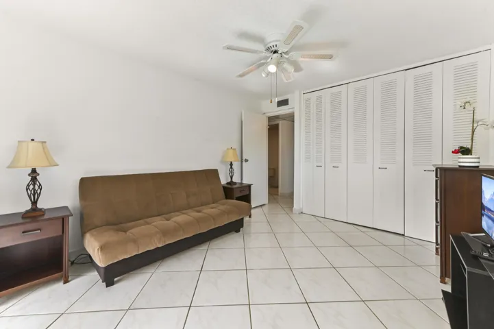 20 Bedroom 02