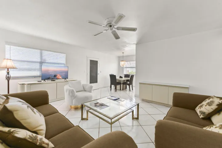 07 Living Room 05