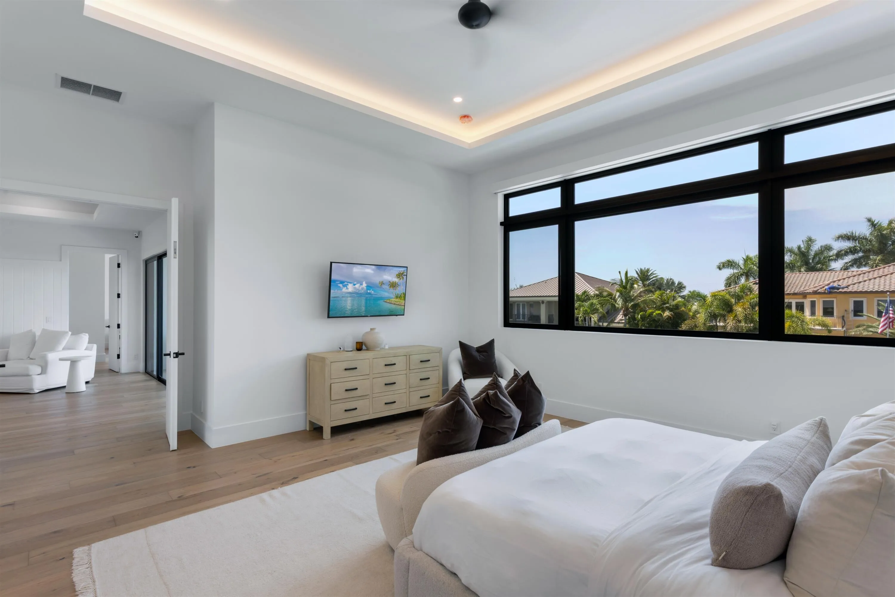 PRIMARY_BEDROOM_OUT