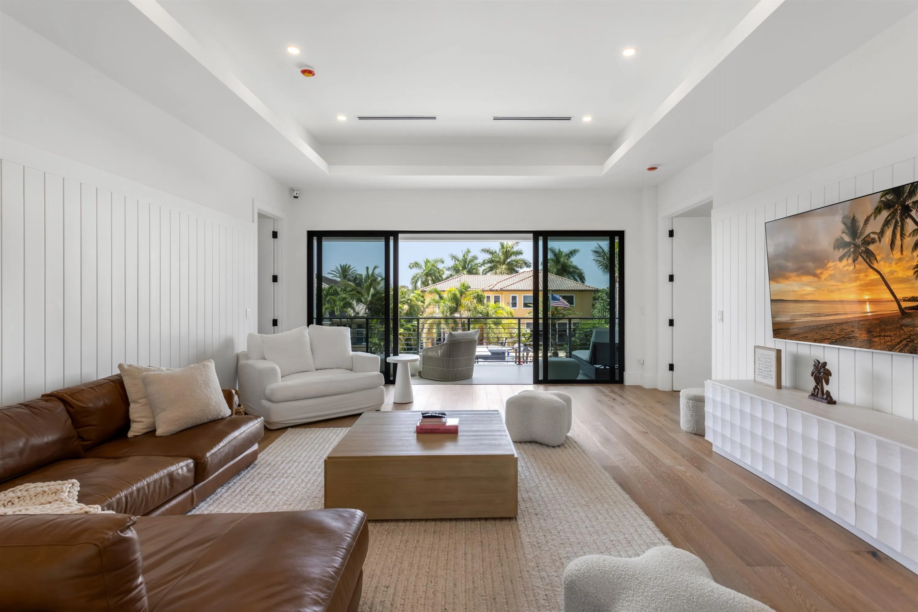 FAMILY_ROOM_STRAIGHT_TO_REAR