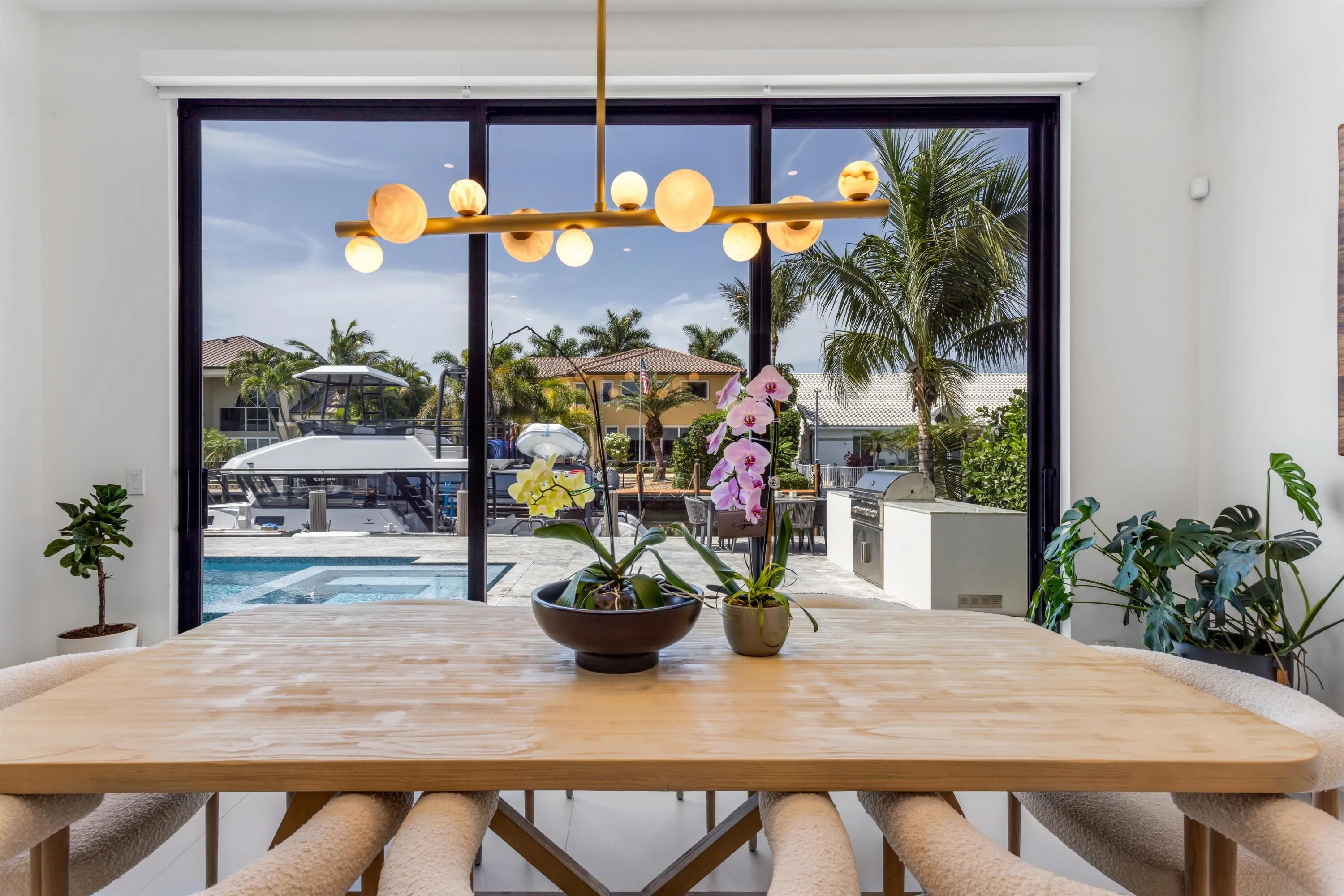 DINING_ROOM_TO_POOL