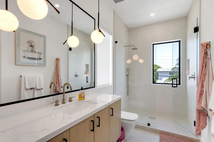 BATHROOM_3_ANGLE