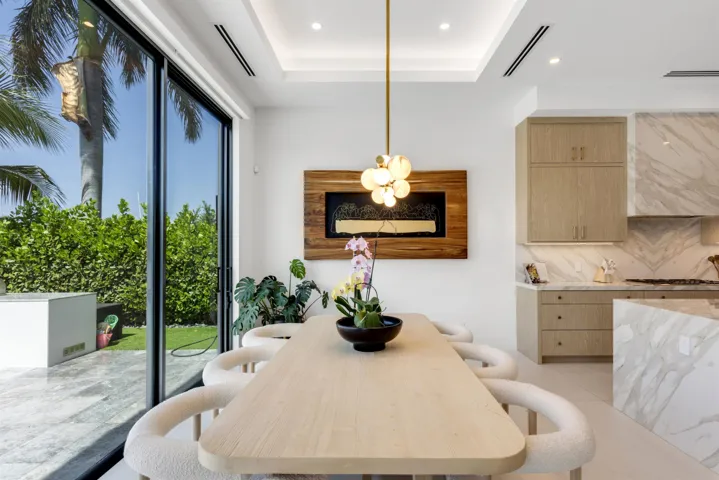 DINING_ROOM_STRAIGHT