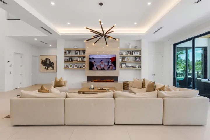 LIVING_ROOM_STRAIGHT