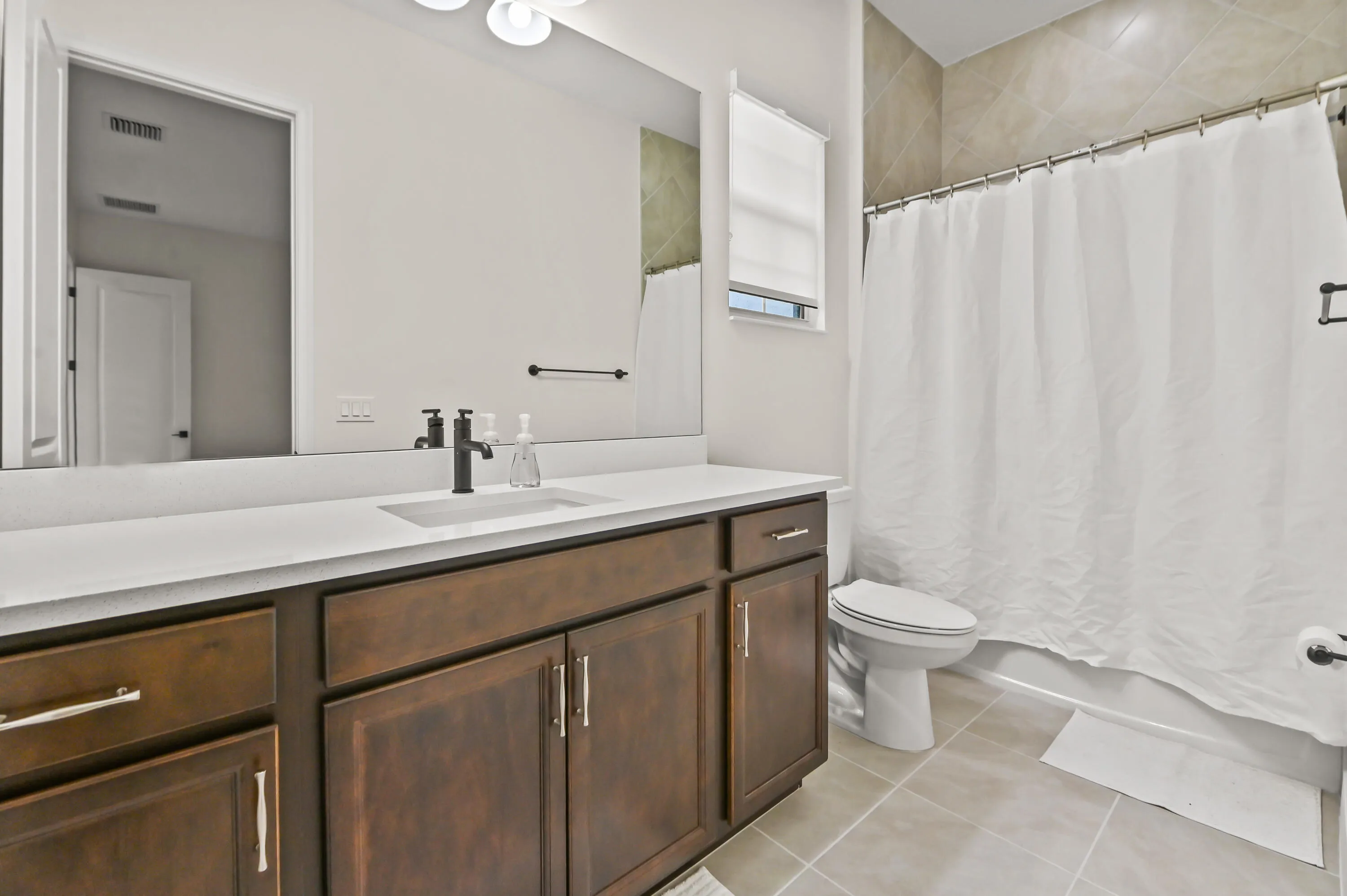 29 Bathroom 01