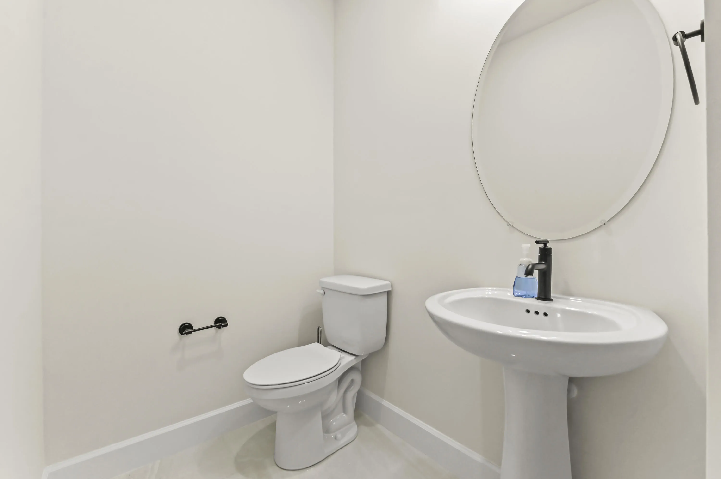 23 Bathroom 01
