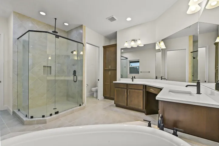 39 Bathroom 03