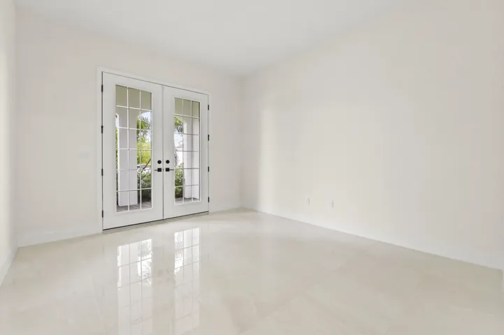 18 Bedroom 01