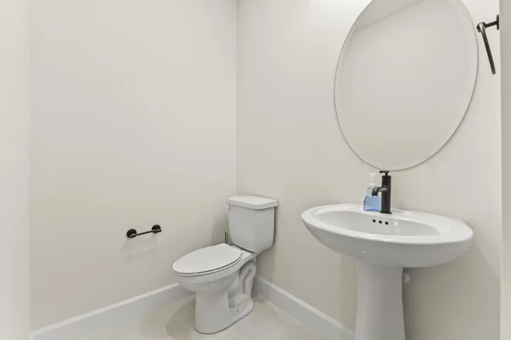 23 Bathroom 01