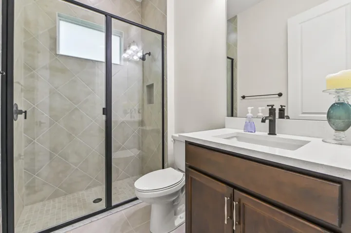 20 Bathroom 01