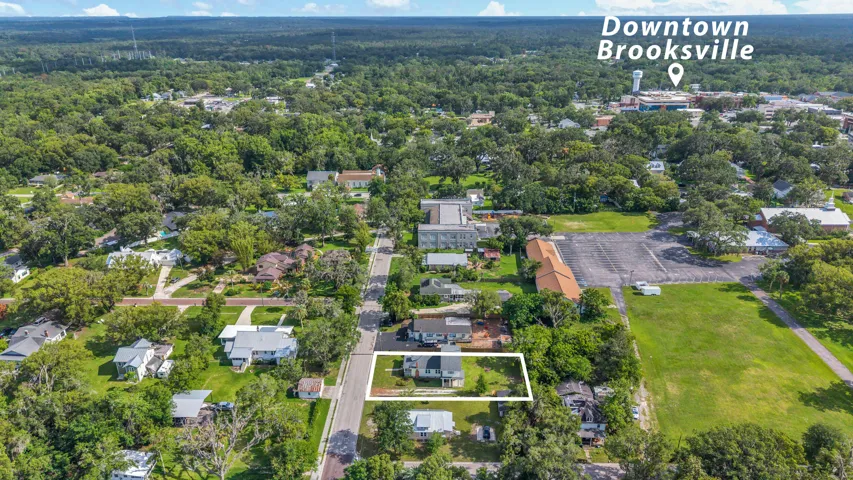 Walking distance to downtown Brooksville