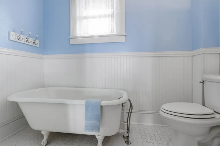Downstairs full bath