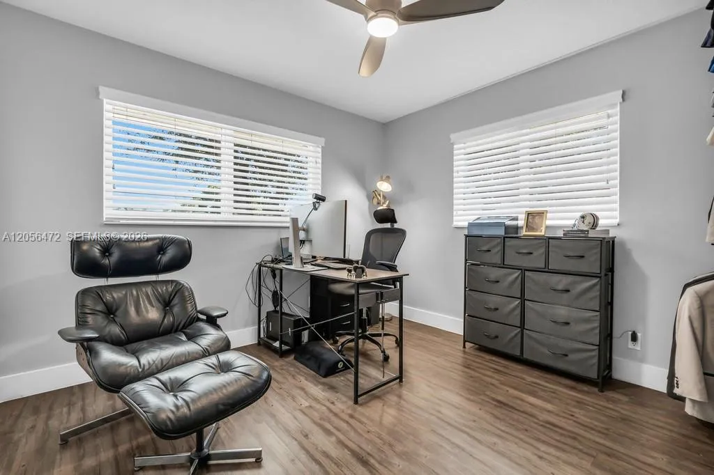 Guest bedroom 2 / office
