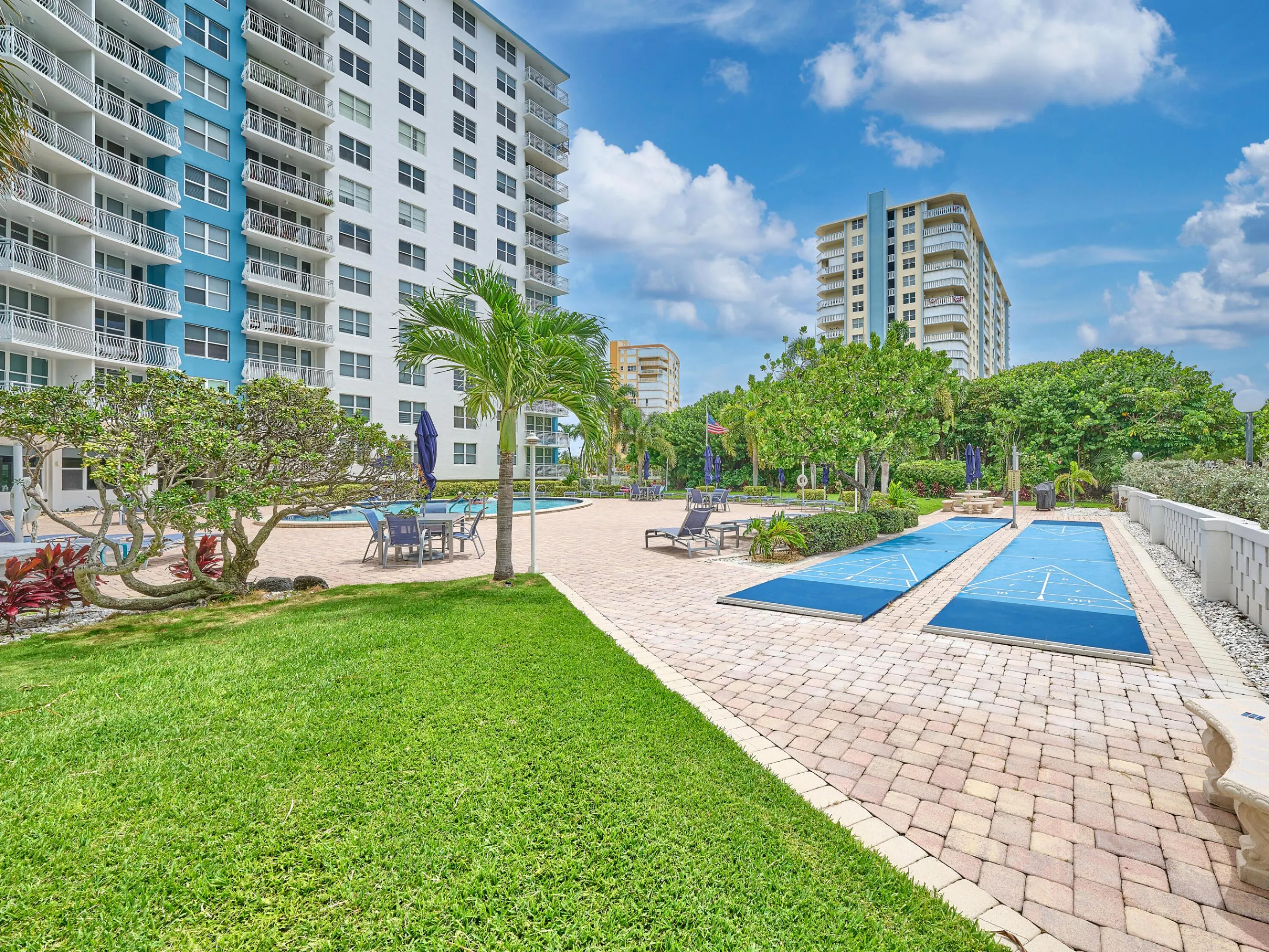 huffleboard Courts | Enjoy outdoor recreation just steps from the pool