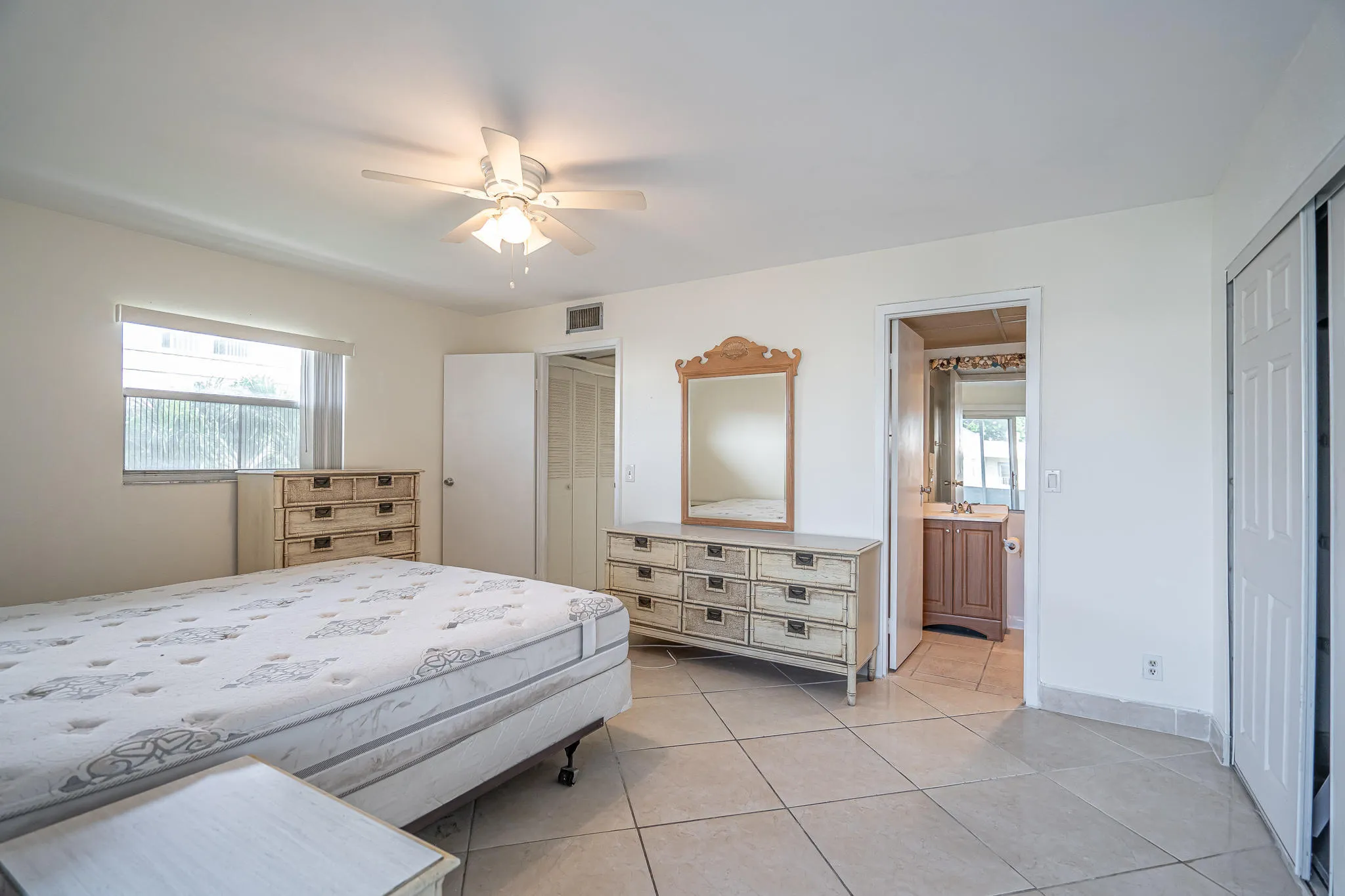 467 sax bedroom