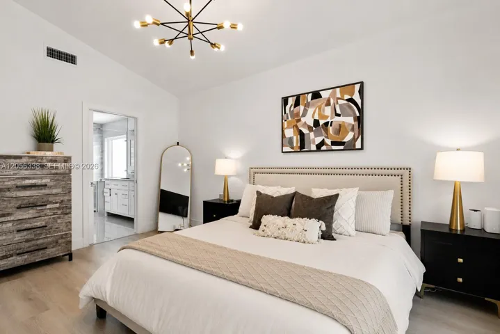 BRIGHT AND SPACIOUS MASTER BEDROOM!
