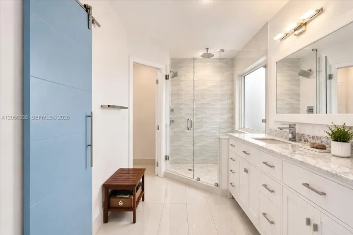 BRIGHT AND TASTEFUL MASTER BATHROOM!