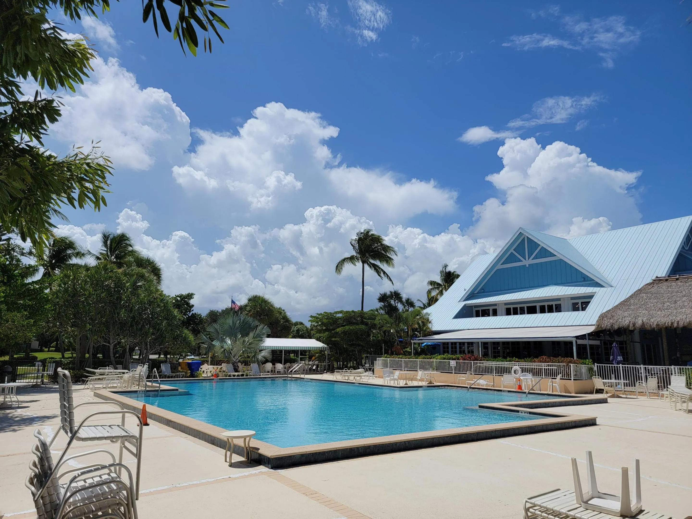Pool / Resturant